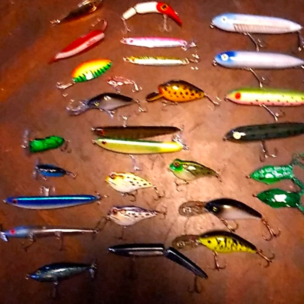 27 name brand fishing lures